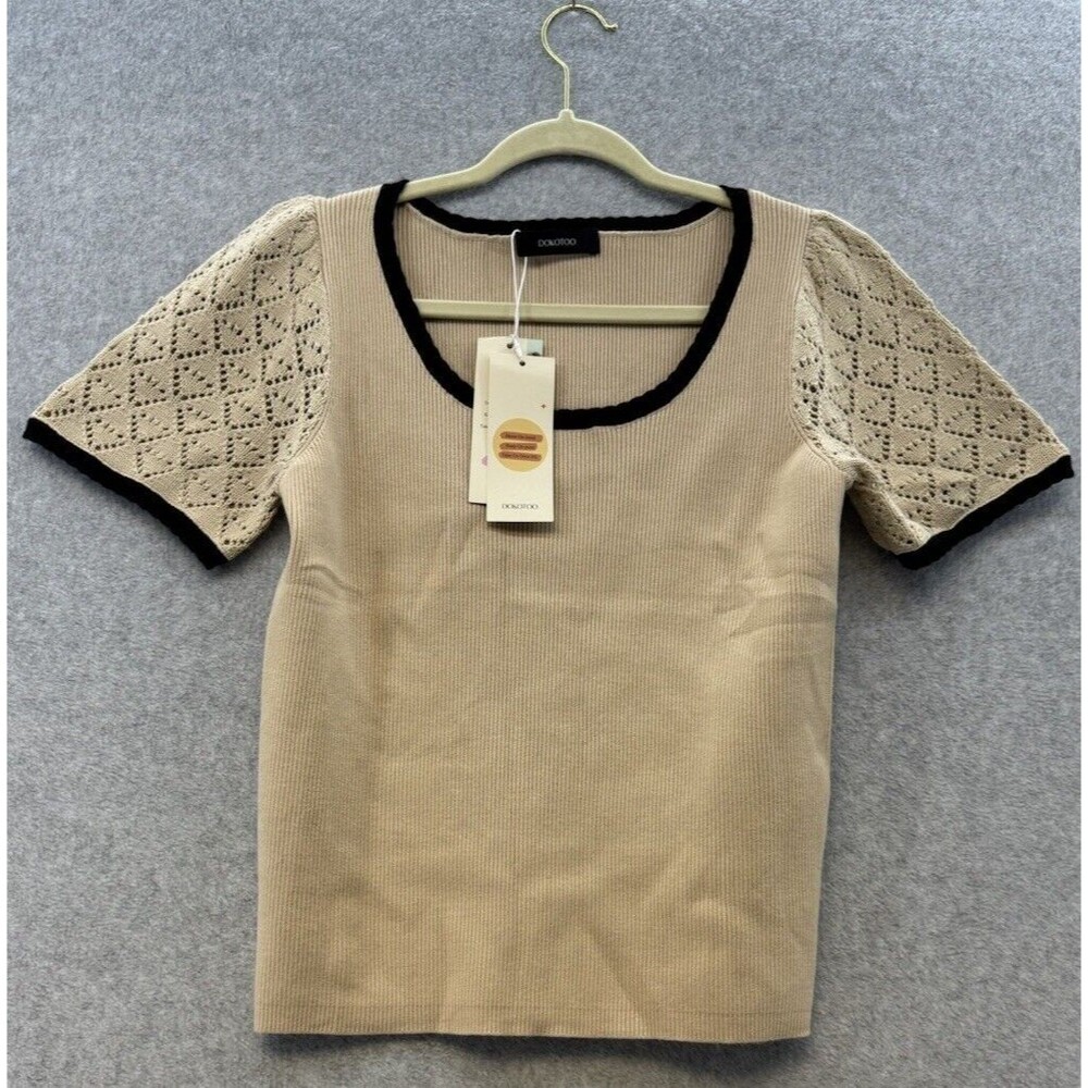 Dokotoo‎ Womens Knit Top Size Large Tan With Black Trim Eyelet Sleeves